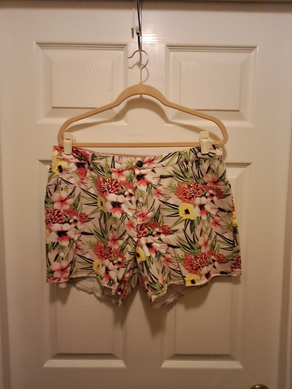 Cato Tropical Floral Women's Shorts - Yellow & Pink Size 16